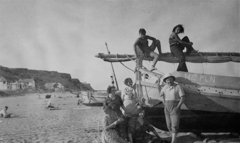 « Sardinals » sur bord de mer avec famille Leucatoise (collection G. Bertrand)